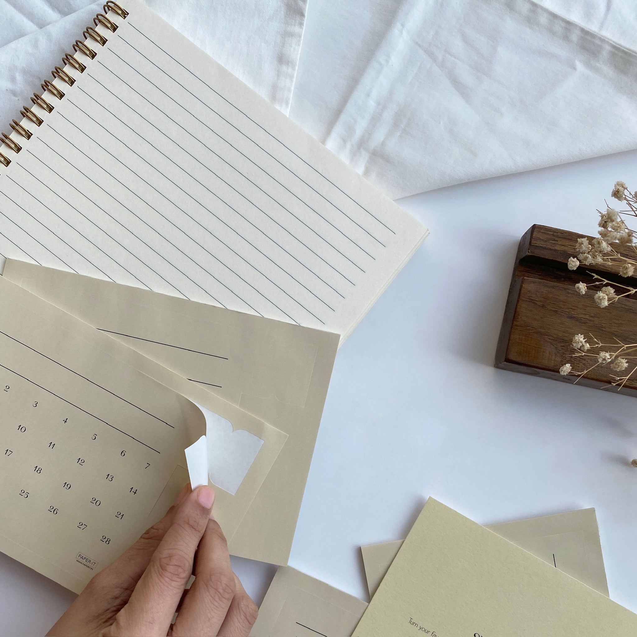 Almond undated sticker calendar